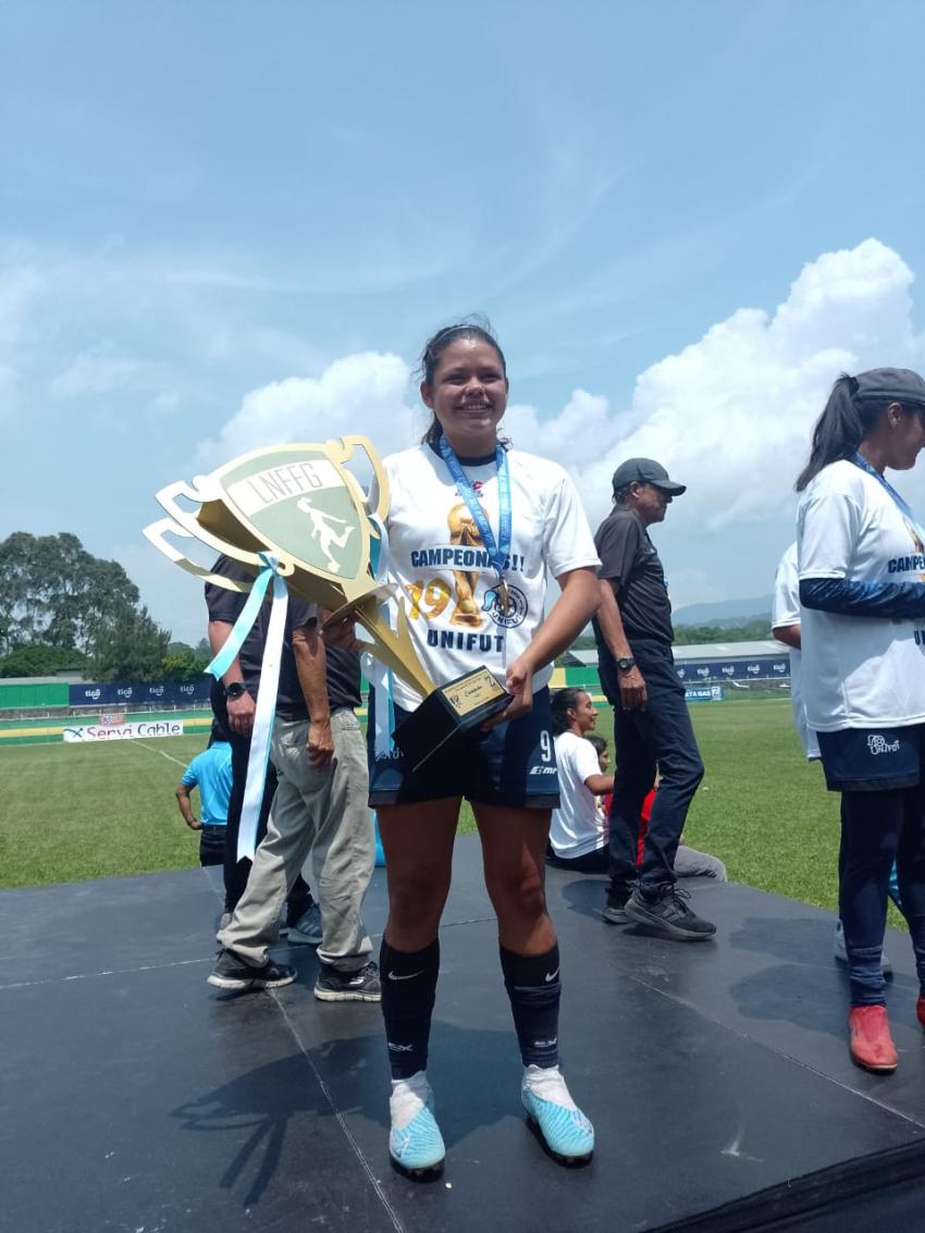 María Arrivillaga, liga mayor de fútbol femenino