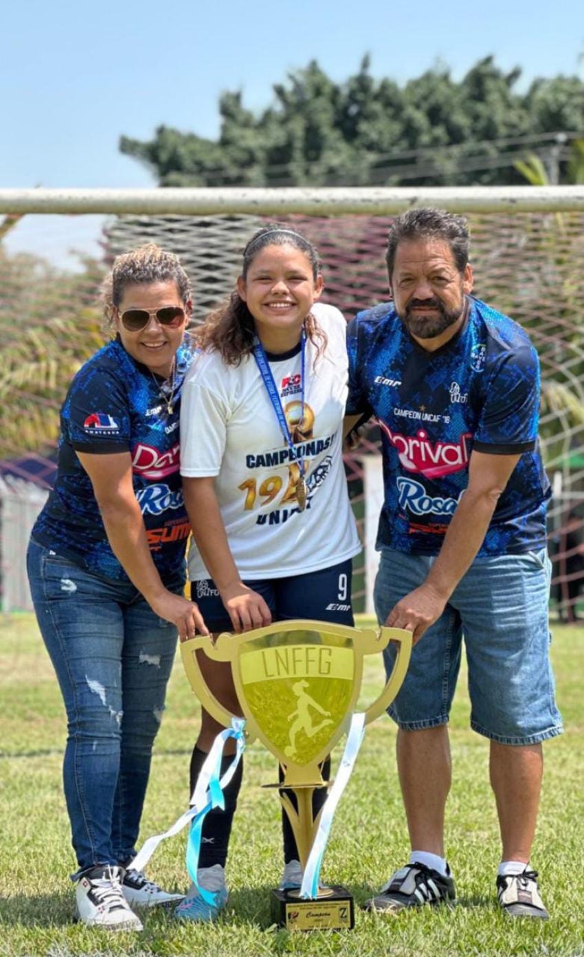 María Arrivillaga, liga mayor de fútbol femenino