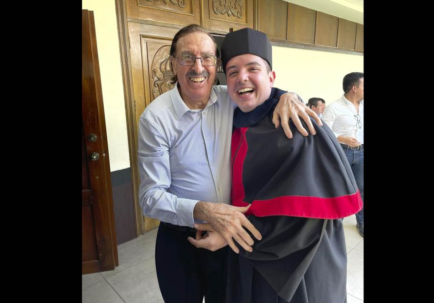 La alegría de poder acompañar en su graduación a Gregorio Orellana, exalumno que se destacó en el Colegio por su elocuente otaroria, por su entusiasmo y por sus valores, ahora culminó su carrera en licenciatura en ciencias jurídicas y sociales, abogacía y notariado. Enhorabuena por esta meta alcanzada y por haber dejado buena huella también en la USAC.