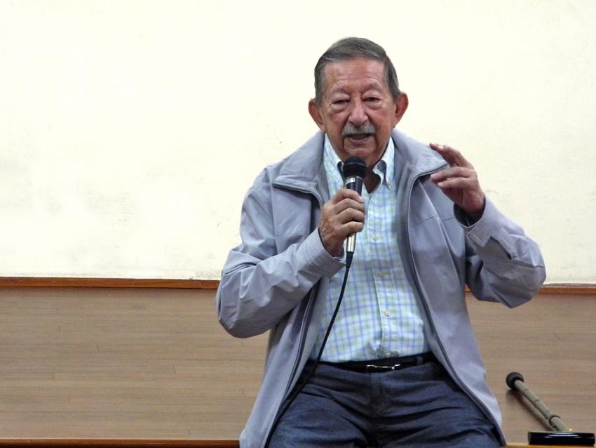 Charla de don Antonio Móbil