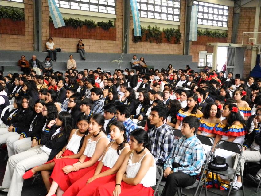 Semana Cultural Secundaria (trajes típicos, bailes regionales y doblajes)