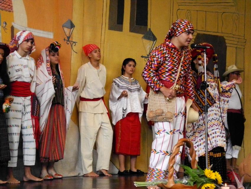 Semana Cultural Secundaria (trajes típicos, bailes regionales y doblajes)
