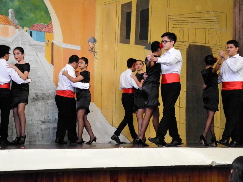 Semana Cultural Secundaria (trajes típicos, bailes regionales y doblajes)