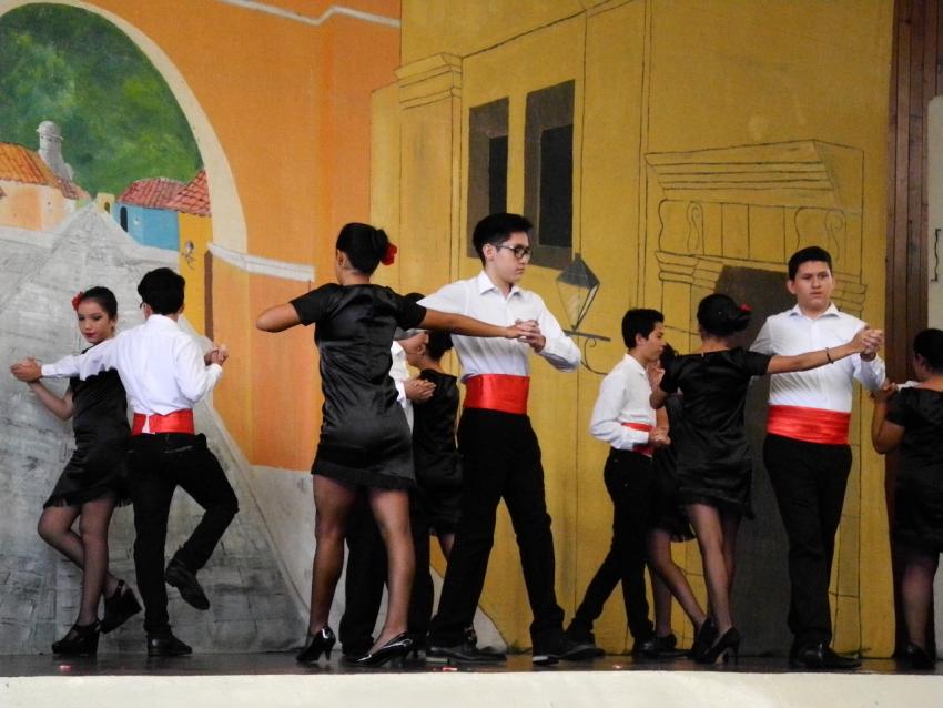 Semana Cultural Secundaria (trajes típicos, bailes regionales y doblajes)