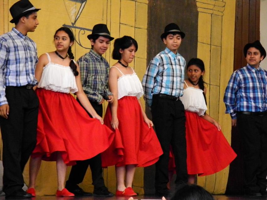 Semana Cultural Secundaria (trajes típicos, bailes regionales y doblajes)