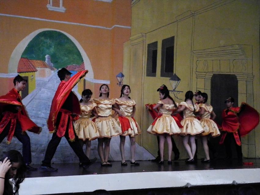 Semana Cultural Secundaria (trajes típicos, bailes regionales y doblajes)