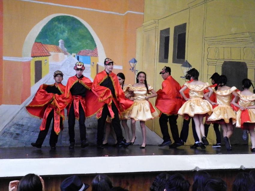 Semana Cultural Secundaria (trajes típicos, bailes regionales y doblajes)