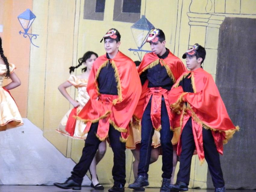 Semana Cultural Secundaria (trajes típicos, bailes regionales y doblajes)