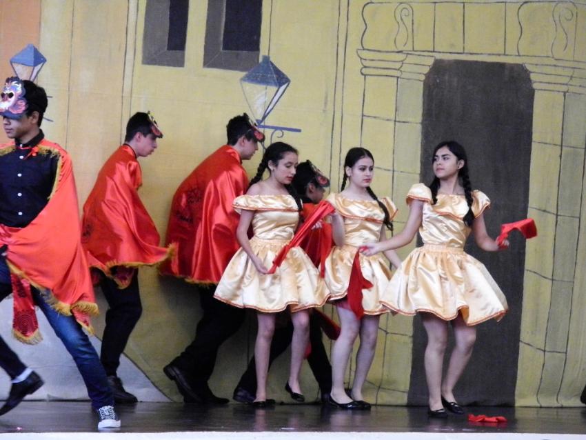 Semana Cultural Secundaria (trajes típicos, bailes regionales y doblajes)