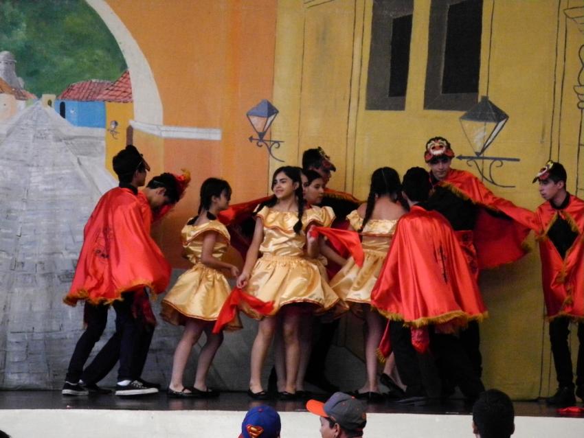 Semana Cultural Secundaria (trajes típicos, bailes regionales y doblajes)
