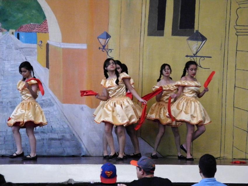 Semana Cultural Secundaria (trajes típicos, bailes regionales y doblajes)