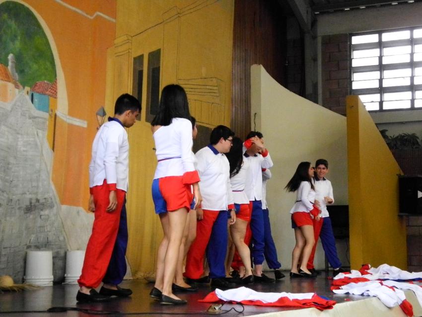 Semana Cultural Secundaria (trajes típicos, bailes regionales y doblajes)