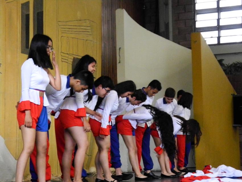 Semana Cultural Secundaria (trajes típicos, bailes regionales y doblajes)