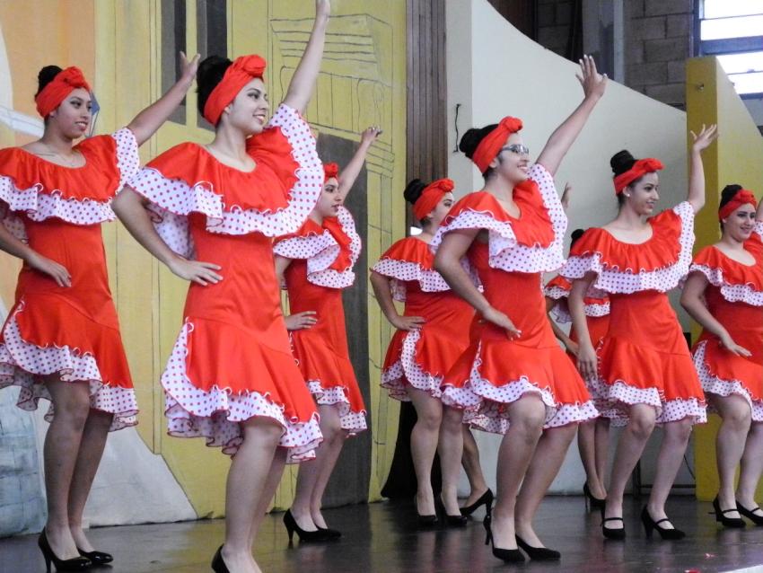 Semana Cultural Secundaria (trajes típicos, bailes regionales y doblajes)