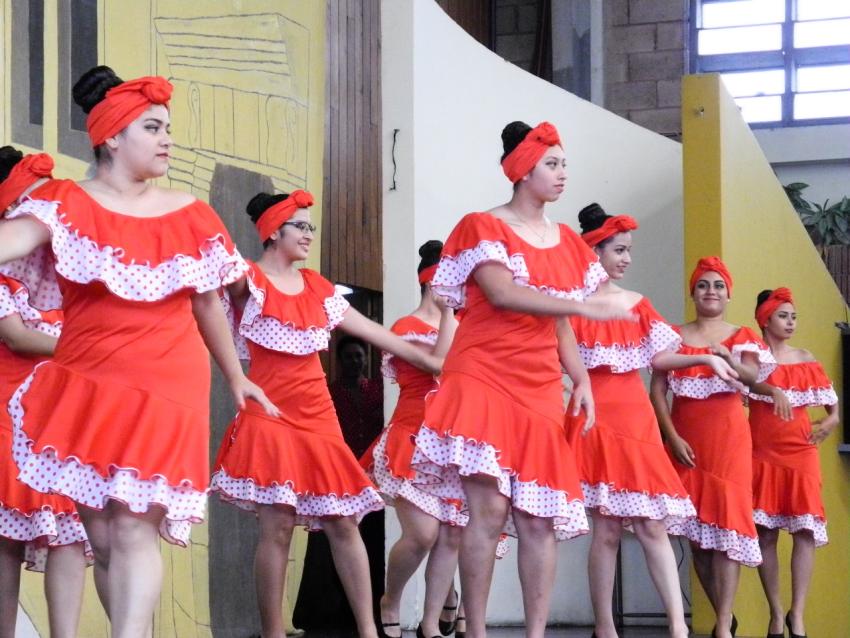 Semana Cultural Secundaria (trajes típicos, bailes regionales y doblajes)
