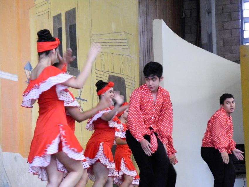Semana Cultural Secundaria (trajes típicos, bailes regionales y doblajes)