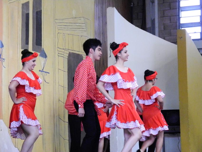 Semana Cultural Secundaria (trajes típicos, bailes regionales y doblajes)