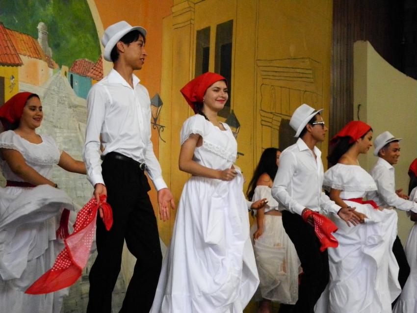 Semana Cultural Secundaria (trajes típicos, bailes regionales y doblajes)
