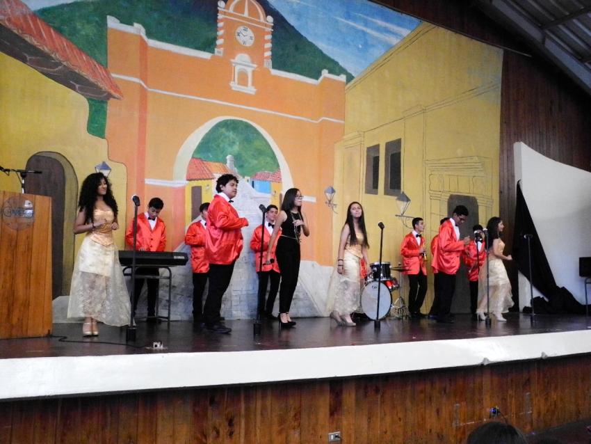 Semana Cultural Secundaria (trajes típicos, bailes regionales y doblajes)