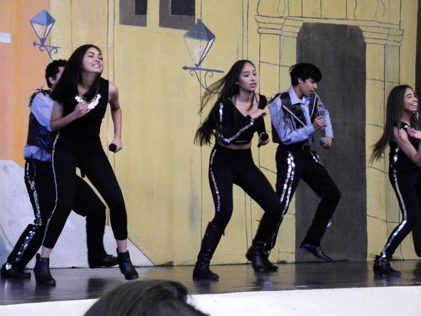 Semana Cultural Secundaria (trajes típicos, bailes regionales y doblajes)