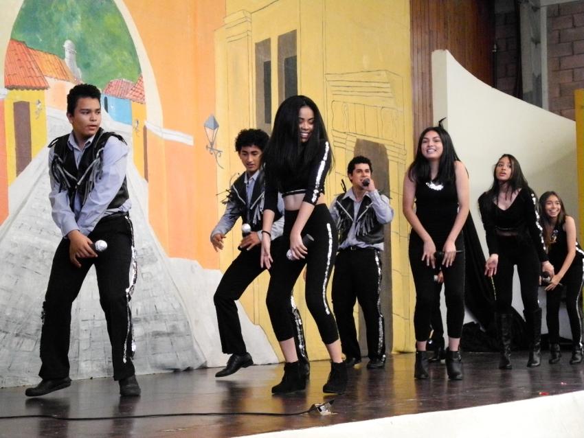 Semana Cultural Secundaria (trajes típicos, bailes regionales y doblajes)