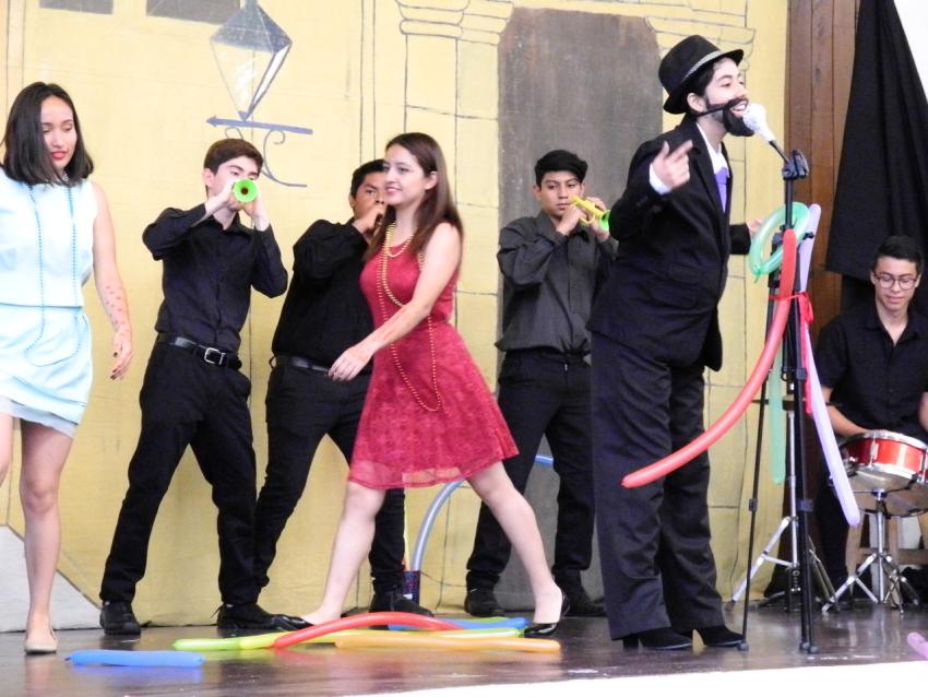 Semana Cultural Secundaria (trajes típicos, bailes regionales y doblajes)