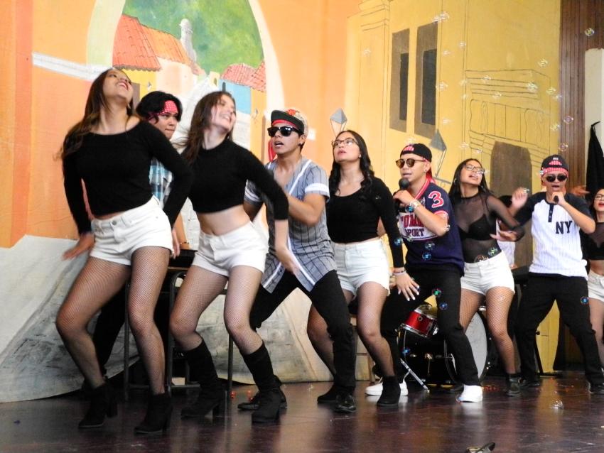 Semana Cultural Secundaria (trajes típicos, bailes regionales y doblajes)