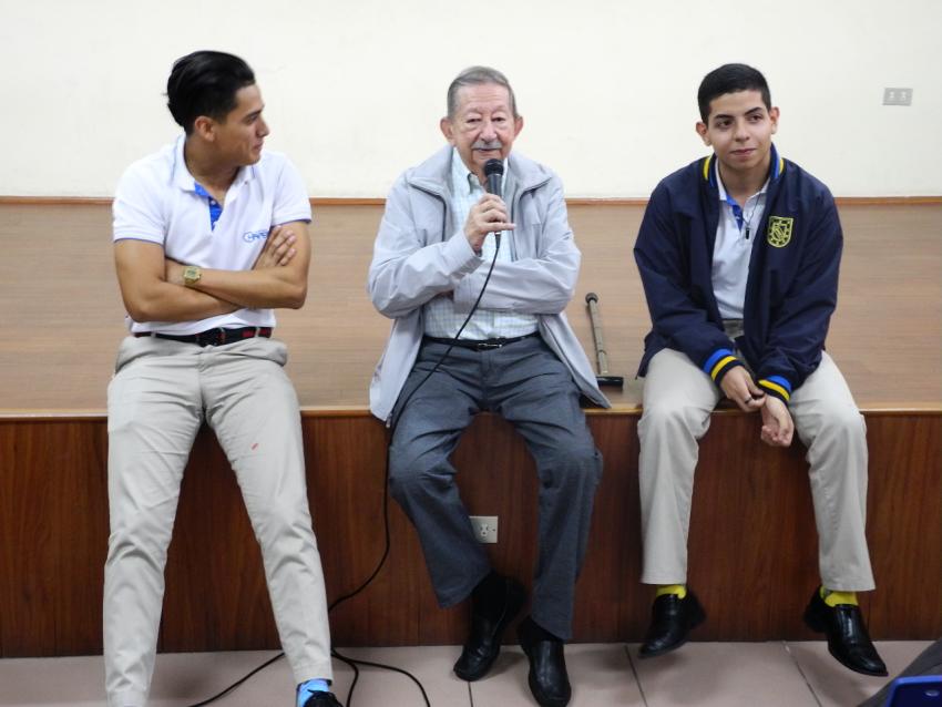 Charla de don Antonio Móbil
