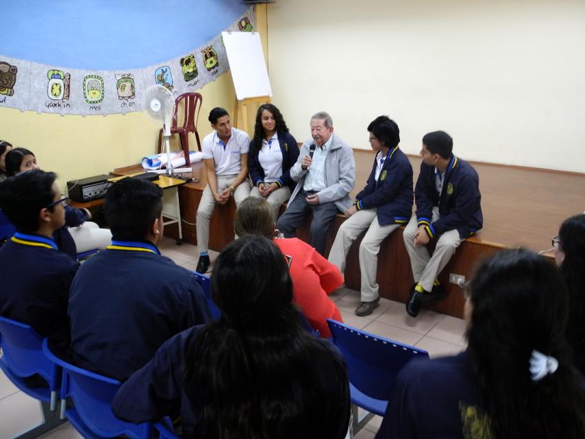 Charla de don Antonio Móbil
