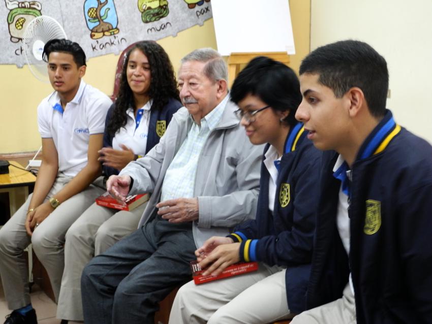 Charla de don Antonio Móbil