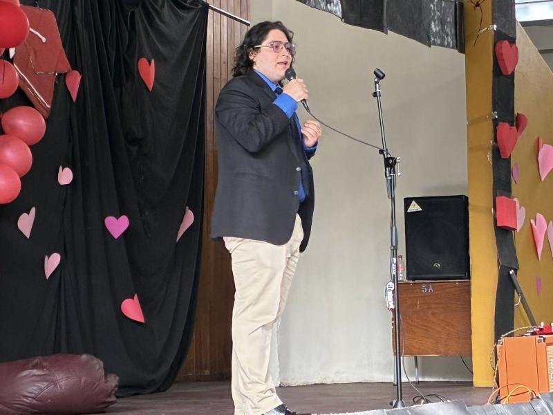 Vida estudiantil durante una actividad de quinto Bachillerato