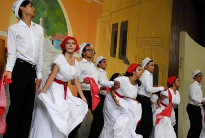Semana Cultural Secundaria (trajes típicos, bailes regionales y doblajes)